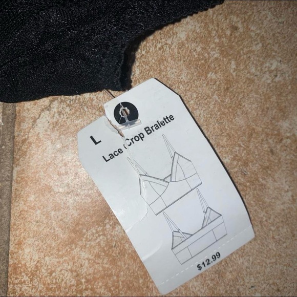 Elegant Black Lace Bralette - Picture 3 of 4